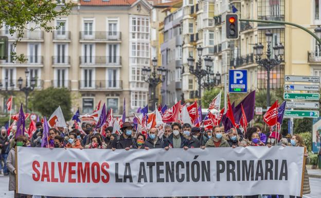 Trescientas personas salen a la calle para denunciar el «estado crítico» de Atención Primaria