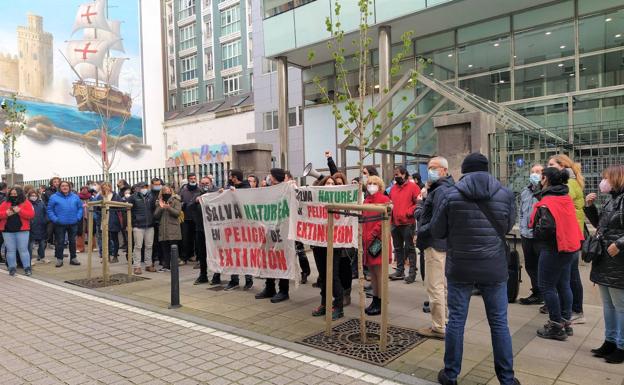 Los trabajadores piden ante el Gobierno una solución al «desastre» de los centros de interpretación