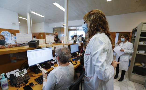 Los centros de salud eliminarán el filtro de la cita telefónica para aumentar la consulta presencial