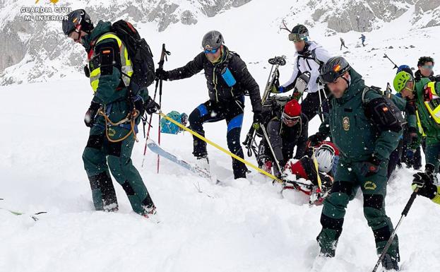 Rescatado un esquiador accidentado en una carrera en Picos de Europa