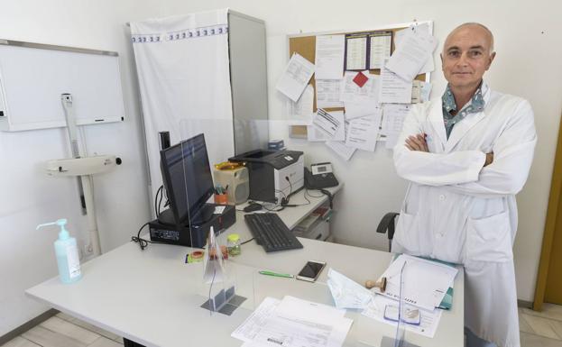 Dimite el director médico de Atención Primaria por las «insalvables diferencias con el consejero de Sanidad»