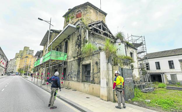 Obras de emergencia para evitar el derrumbe del torreón de Las Clarisas a la espera del proyecto final