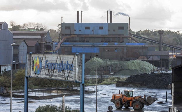 Ferroatlántica arranca un tercer horno en Boo y eleva su ritmo de producción