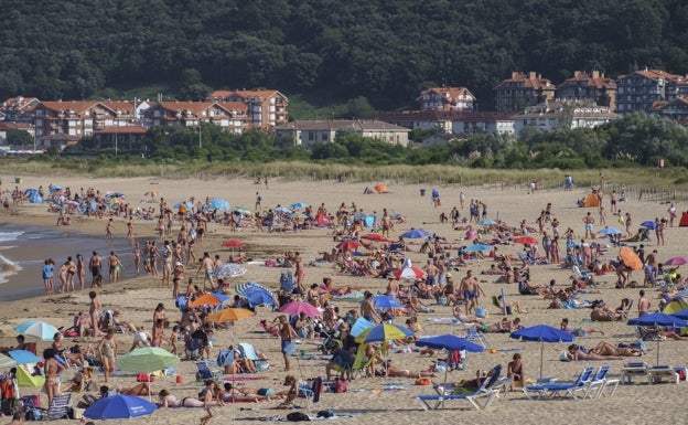 Los arenales nojeños de Ris y Trengandín renuevan la Bandera Ecoplayas