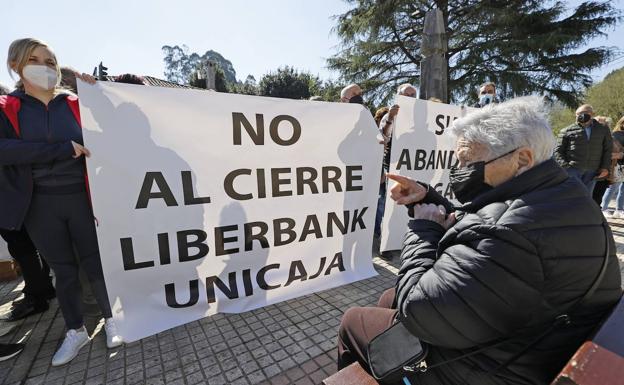 Cabuérniga y Enmedio se suman a las movilizaciones por el cierre de sucursales