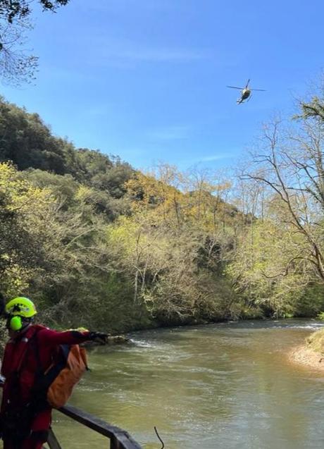 Trasladado en estado grave un menor tras una indisposición en la senda fluvial del Nansa