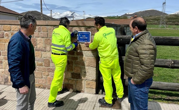 Enmedio renueva la cartelería indicativa de sus calles