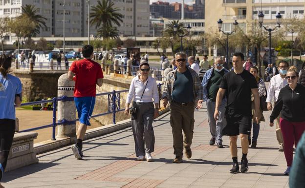 «Hace más de una semana puse el cartel de 'busco camarero' y no hay manera»