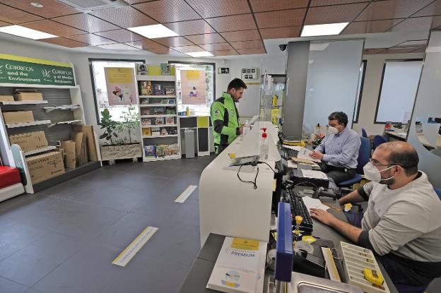 Los funcionarios no tendrán que llevar mascarilla si hay distancia y ventilación