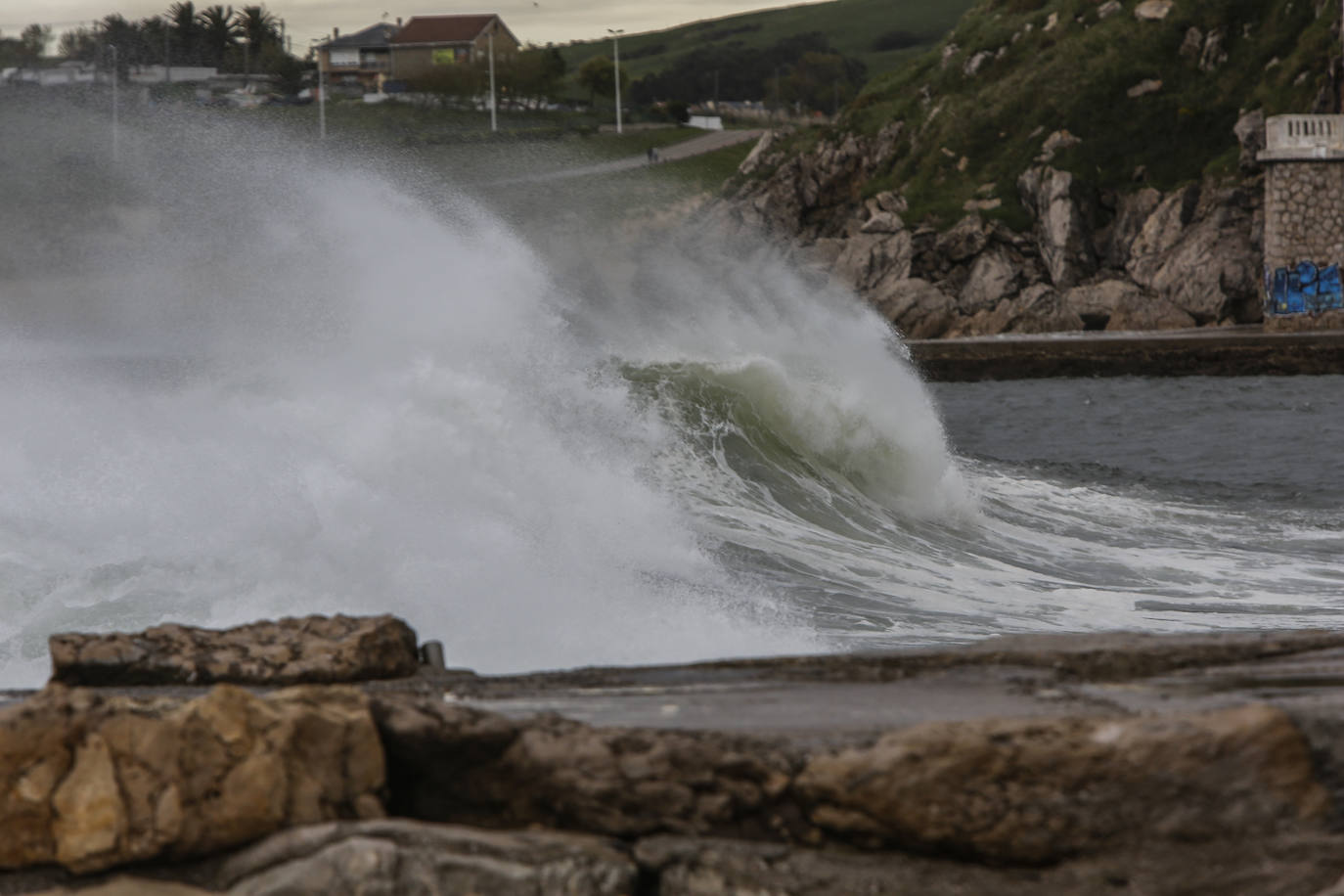 El ruido de las olas al chocar
