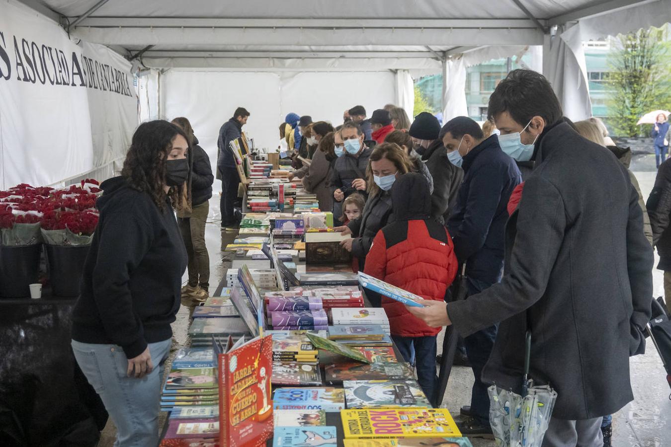 Un día de celebración del libro a la espera de la Feria de julio