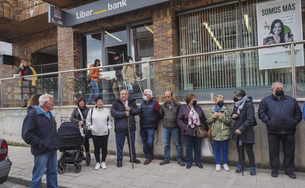 «Los agentes comerciales no solucionan el cierre de oficinas de Unicaja», dicen los alcaldes