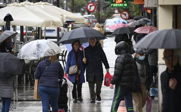 Sábado frío, pasado por agua y con fuerte oleaje en Cantabria