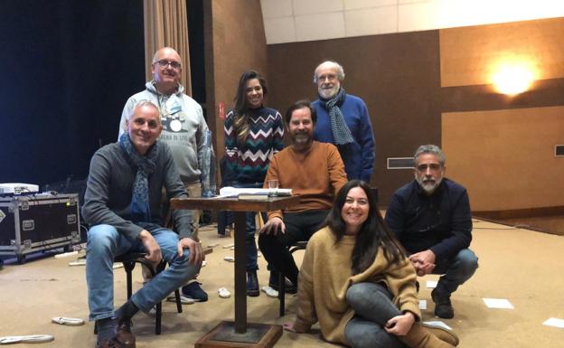 «El espectáculo teatral gana siempre con la aportación de la palabra poética de Hierro»