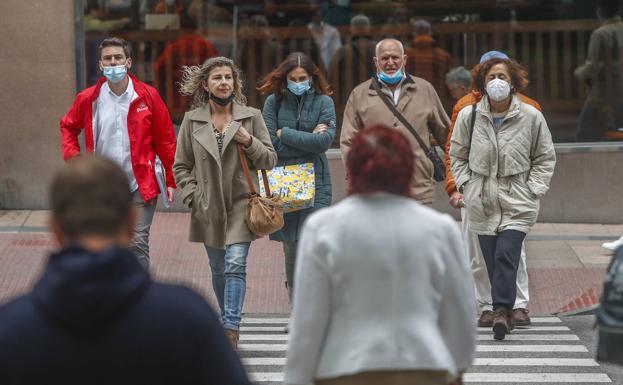 Sanidad «asume los riesgos» de la segunda ola de Ómicron, ahora ya sin restricciones