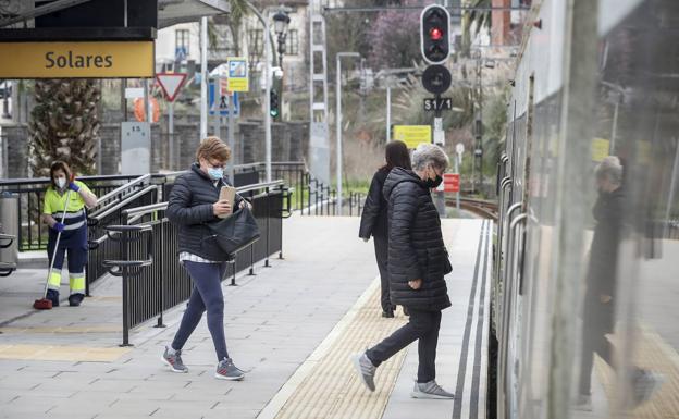 Revilla busca el compromiso de todas las instituciones para que el tren a Bilbao circule en 2040