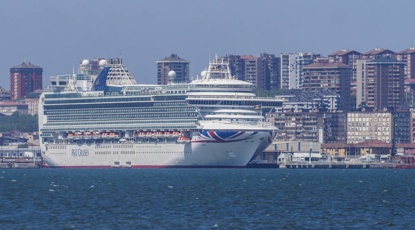 El Ventura luce su poderío en la bahía