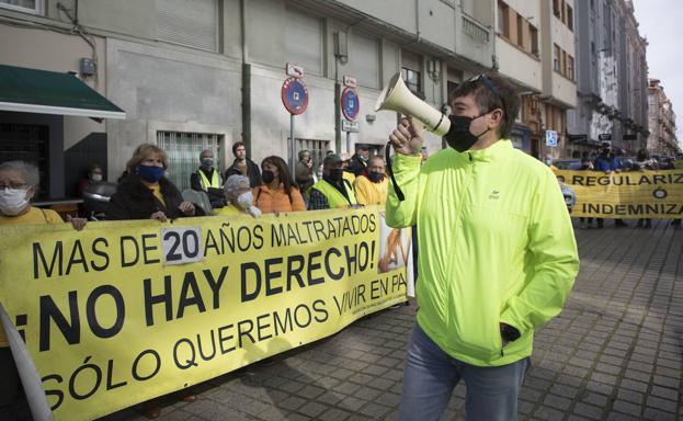 AMA pide a Revilla que «deje de mirar para otra parte y dé un impulso» a la solución a los derribos