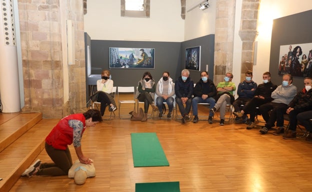 Éxito de un taller de primeros auxilios para hosteleros y comerciantes de Liébana