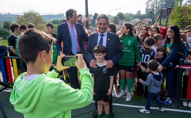 Villaescusa inaugura por todo lo alto su nuevo parque y área deportiva