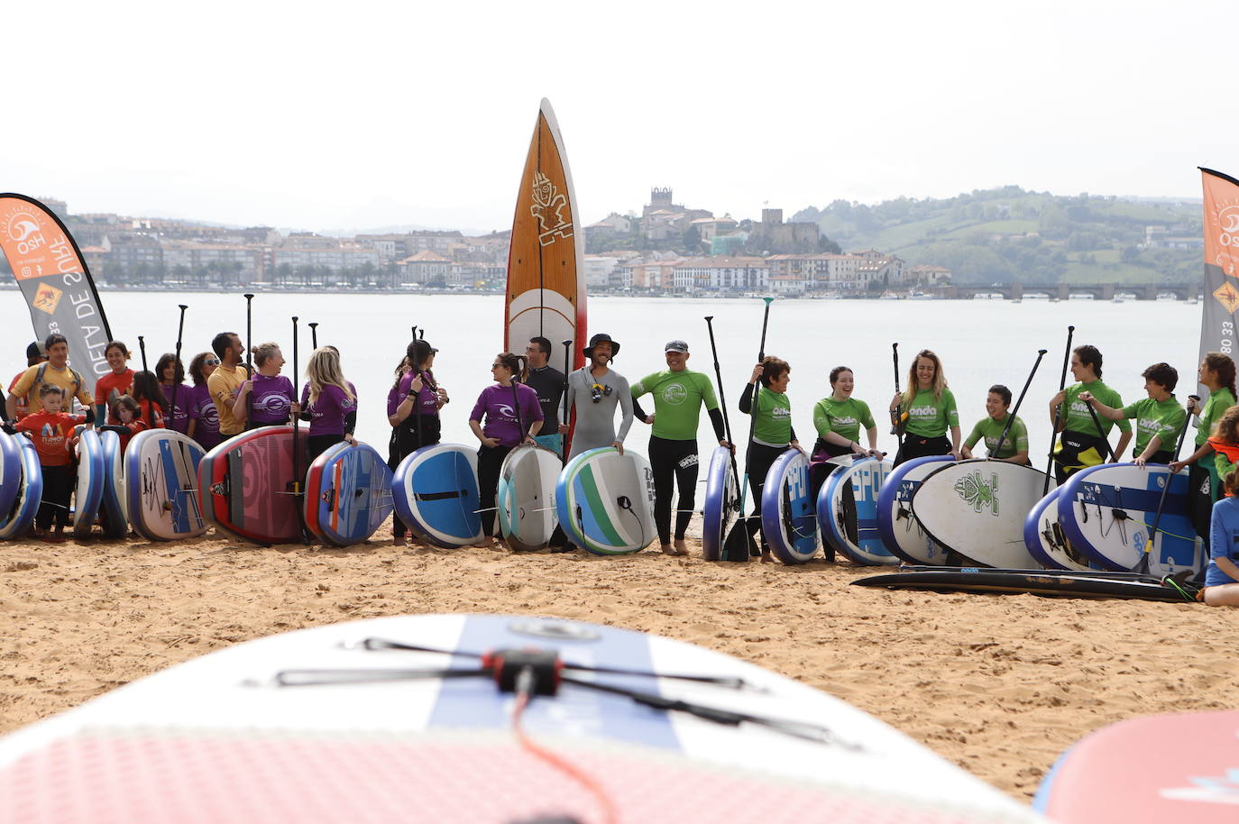 La Travesía de Paddle Surf La Folía reúne a decenas de familias en San Vicente