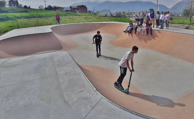 San Felices se pone los patines en una nueva pista de skate