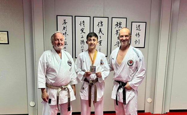 David Gutiérrez se alza con la medalla de oro en la categoría juvenil de kumite