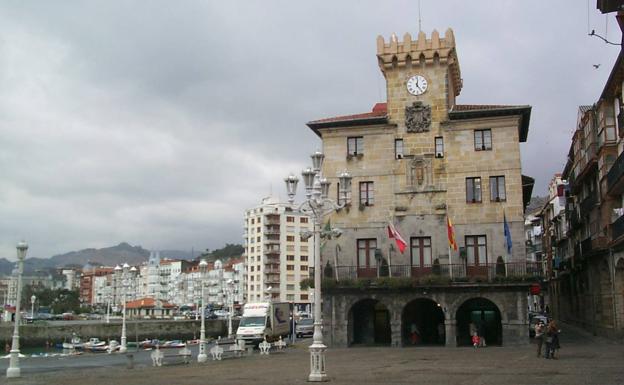 La fachada del Ayuntamiento de Castro se iluminará en azul por el Día Contra el Acoso Escolar