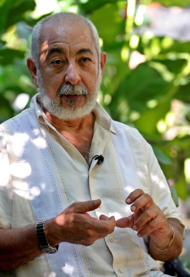 Leonardo Padura presentará en la Fundación Comillas su último libro, 'Como polvo en el viento'