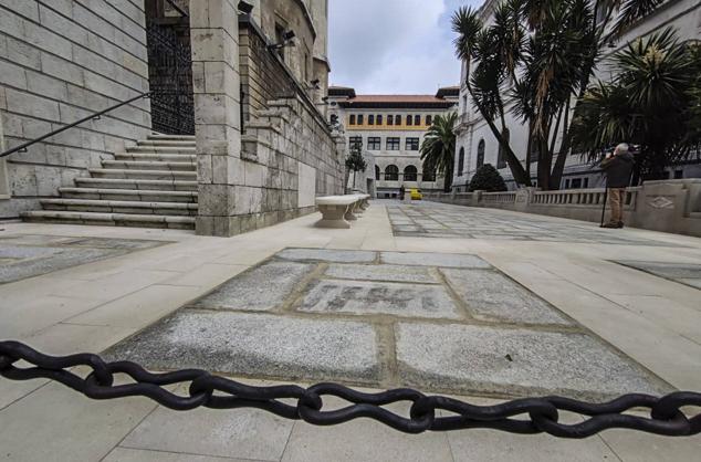 El entorno de la Catedral de Santander luce calle renovada