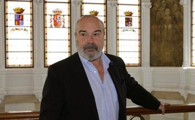 Antonio Resines, entre los participantes en la I Jornada de Daño Cerebral de Cantabria