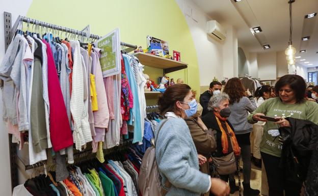Cáritas inaugura su segunda tienda de ropa usada en Cantabria