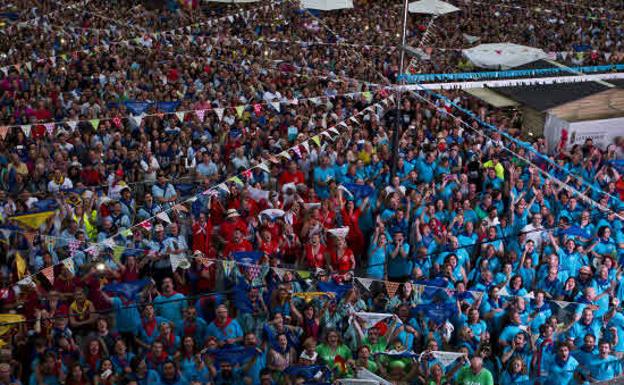 Las peñas celebran el regreso de la Semana Grande