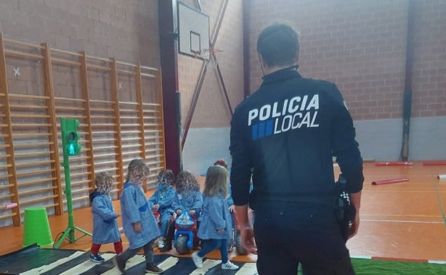 La Educación Vial regresa a las aulas del colegio Portus Blendium de Suances