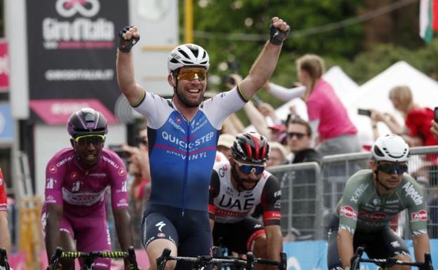 Cavendish se lleva la tercera etapa del Giro al esprint