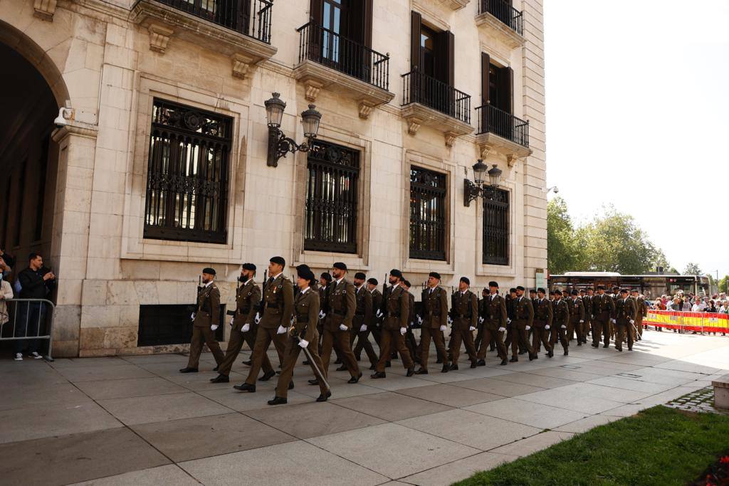 Cuatrocientos santanderinos juran bandera en la Plaza Porticada