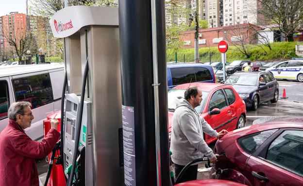 Fedea avisa: subvencionar la gasolina es un «desperdicio de recursos»