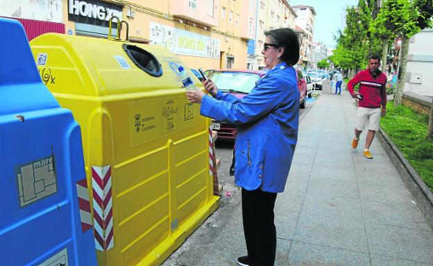 Reciclar latas y botellas en Santoña tiene premio