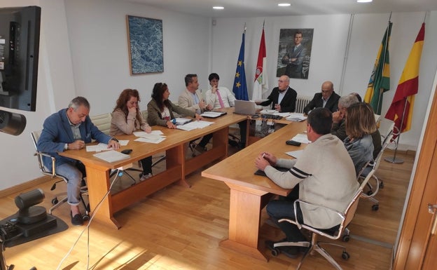 El Pleno de Miengo aprueba mejoras en el convenio laboral de los funcionarios