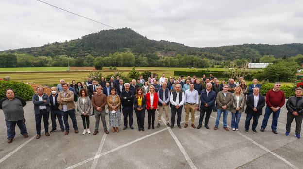 Buruaga moviliza a todo el poder municipal del PP frente a la Ley del Suelo