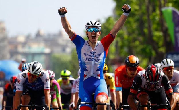 Demare gana al sprint la primera etapa en rosa de Juanpe López