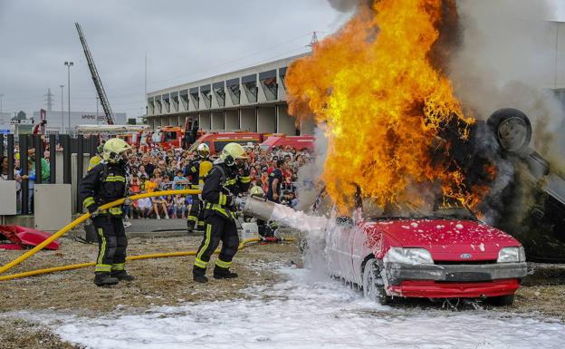 Los bomberos de Santander recuperan su tradicional jornada de puertas abiertas