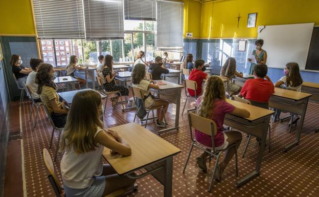 El calendario escolar no convence a las familias seis cursos después, pero mantiene el apoyo docente