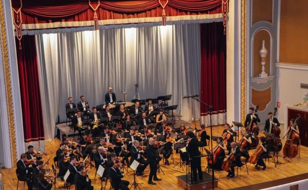 La Orquesta Llíria 'City of music' marca el compás en el Palacio de Festivales