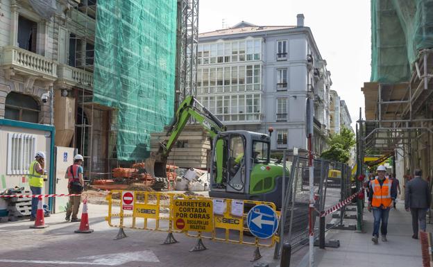 El corte al tráfico en Hernán Cortés provoca dudas: «¿Por aquí no se puede bajar, no?»