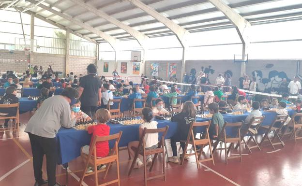 Ambiente festivo en el V Torneo Escolar de Ajedrez de Ramales