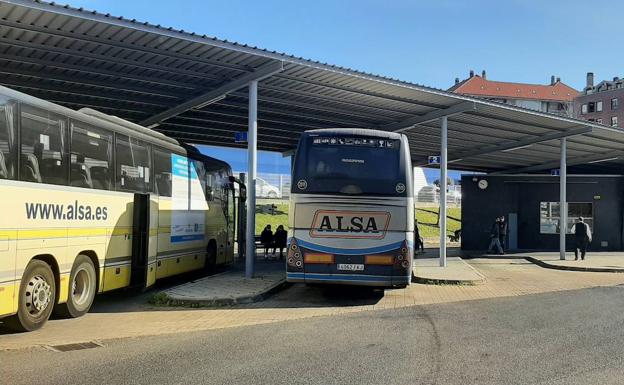 Podemos e IU reclaman medidas «inmediatas» en el autobús desde Castro a Santander y Laredo
