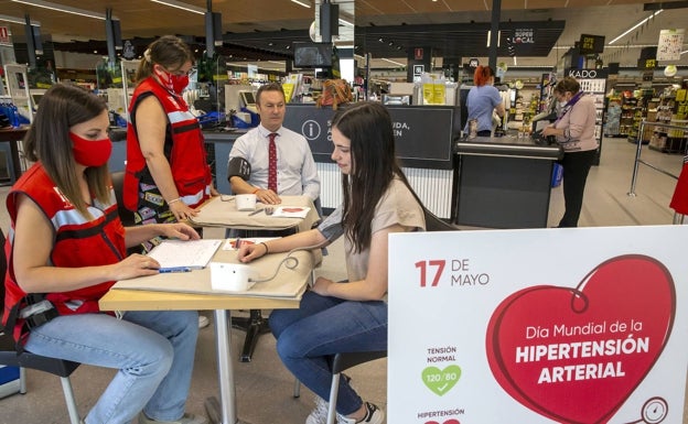 Blanco anima a consumir alimentos de Cantabria «por su excelente calidad»