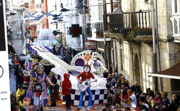 Reinosa convoca el concurso de carteles del Desfile de Carrozas Artísticas de San Mateo