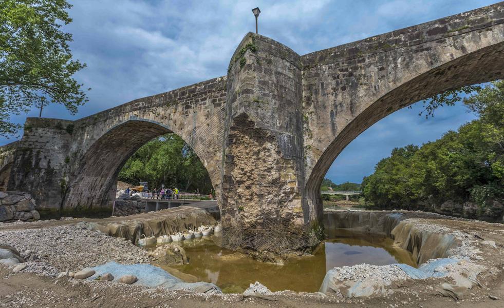 Las obras sobre el Puente Viejo de Oruña concluirán «este verano»